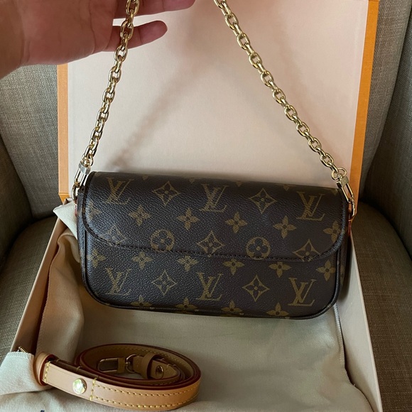 Authentic Louis Vuitton monogram wallet on chain ivy M81911 - Picture 4 of 11